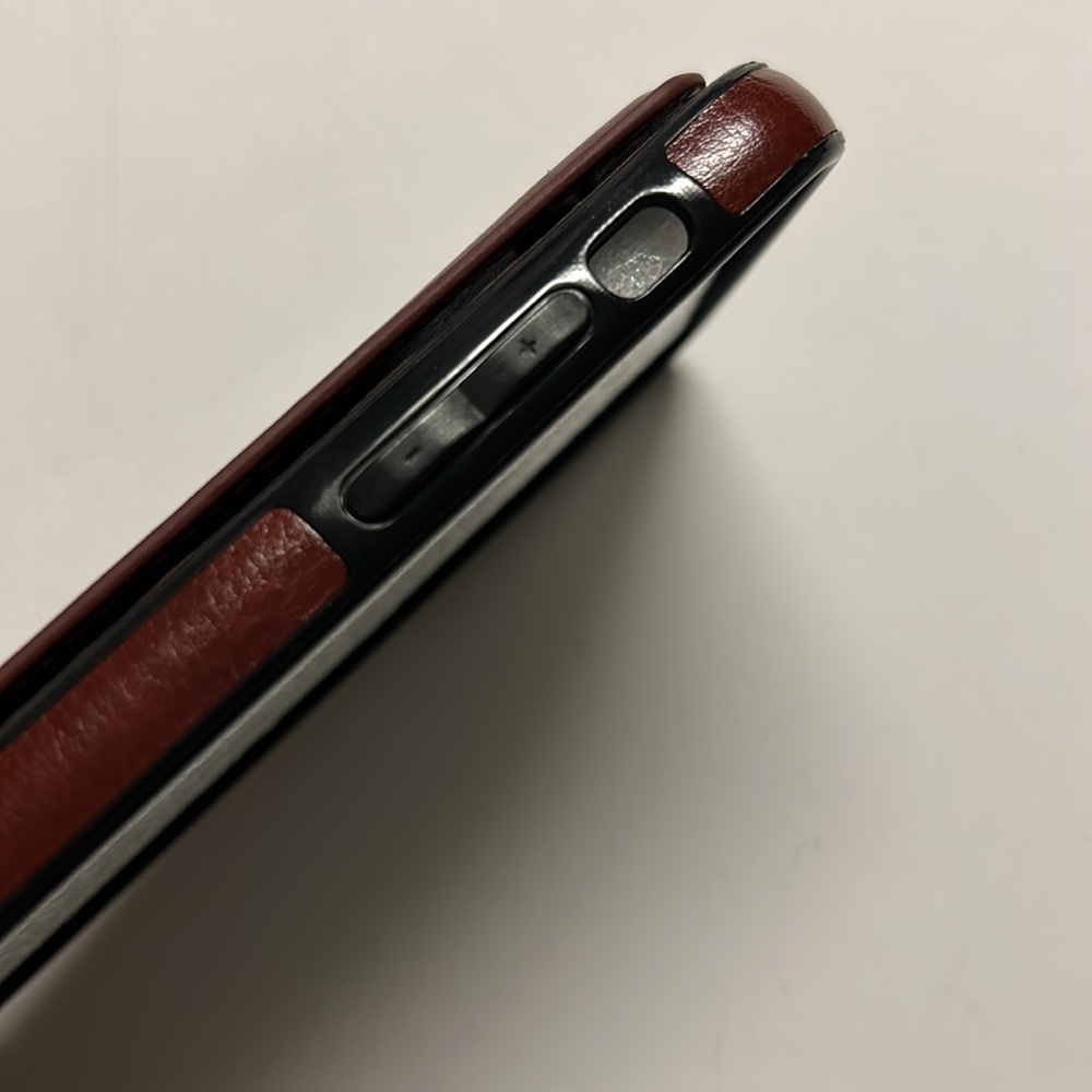 Venoro Case for iPhone - Picture 2 of 5